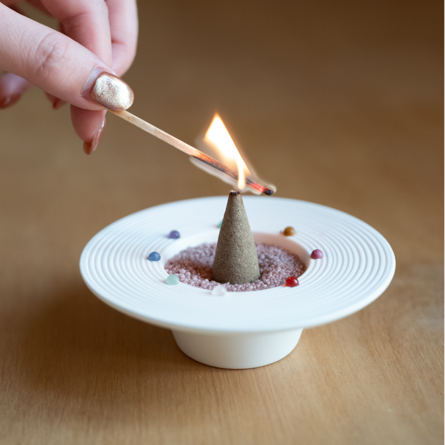 CEDARWOOD INCENSE CONES WITH CERAMIC PLATE