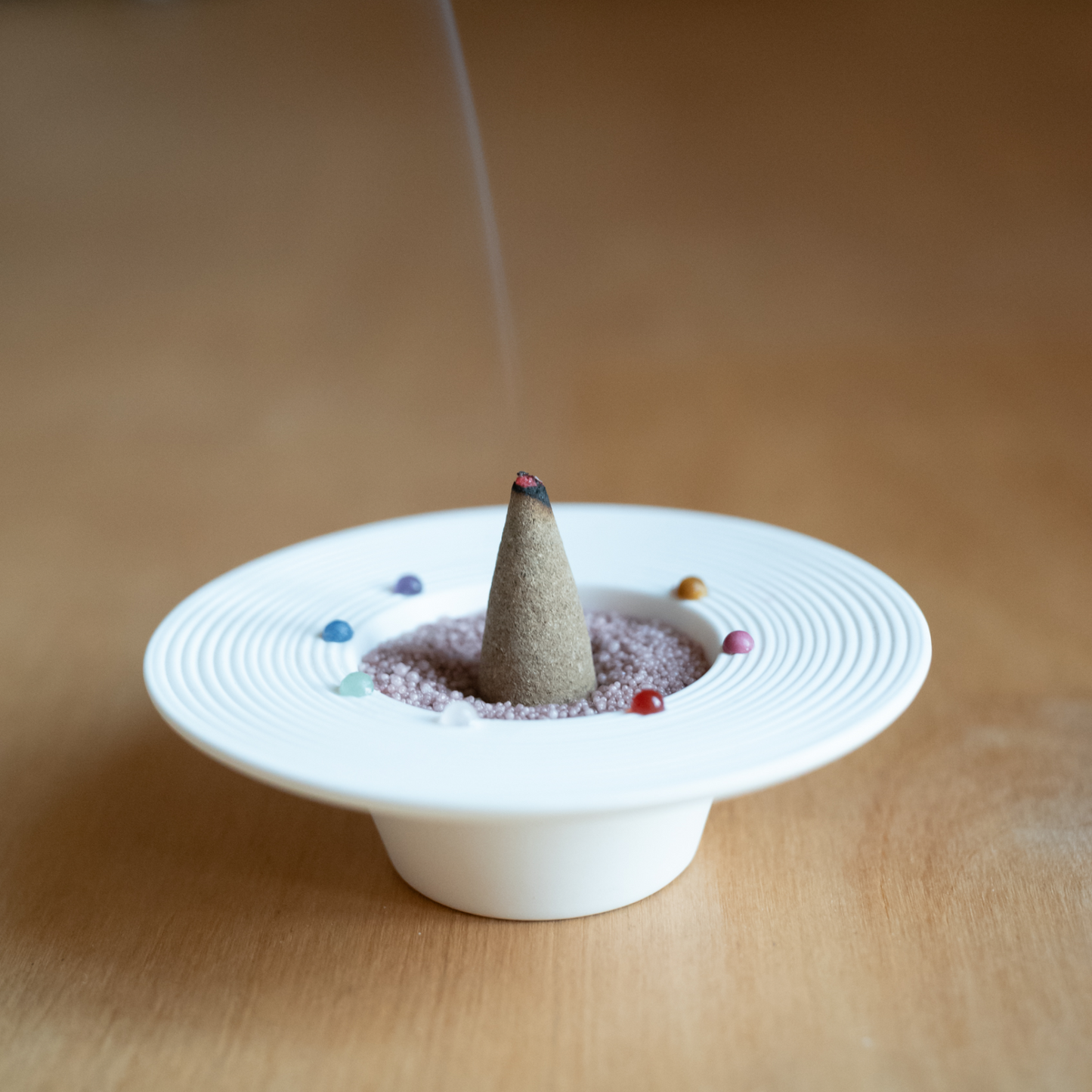 CEDARWOOD INCENSE CONES WITH CERAMIC PLATE