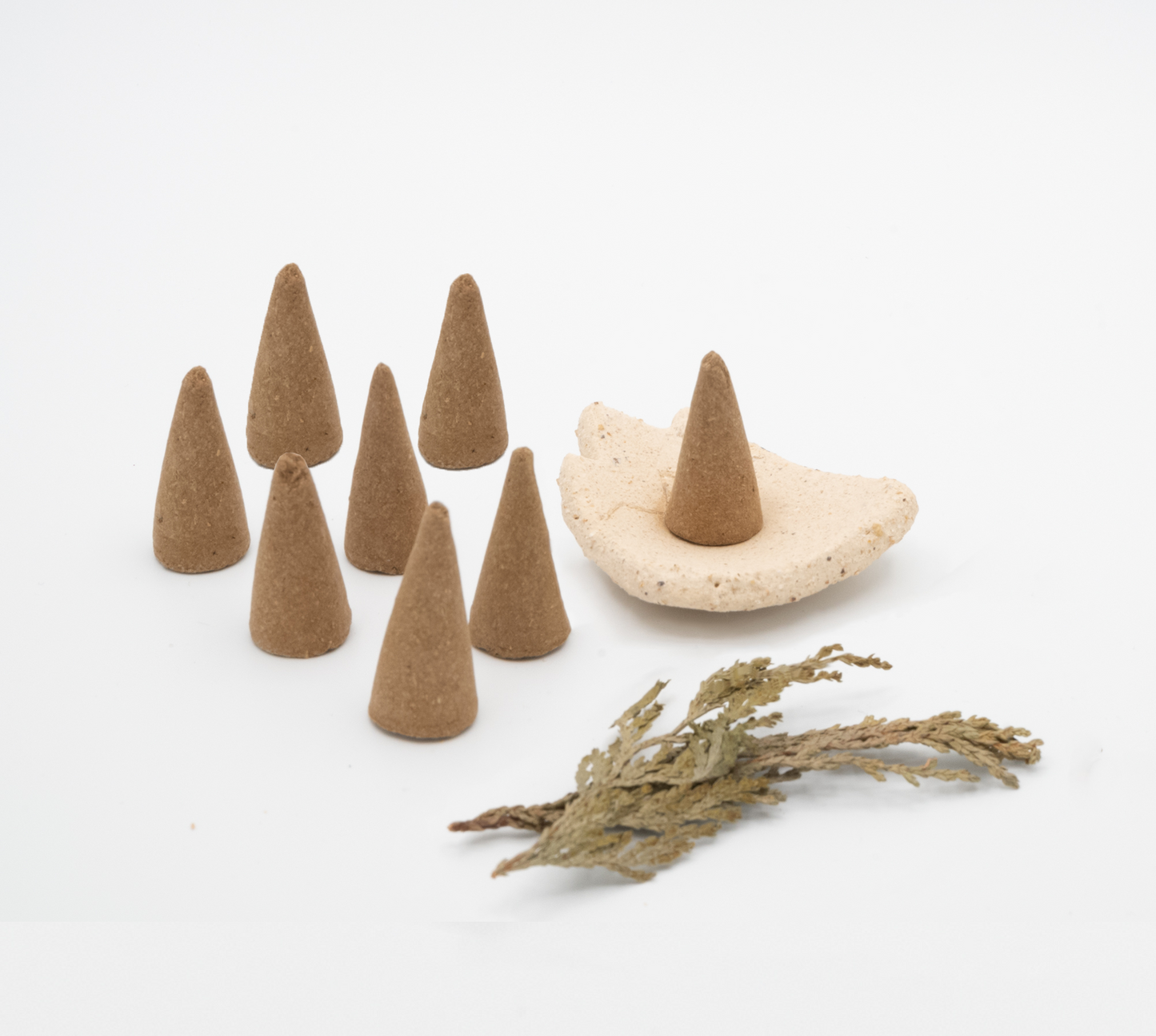CEDARWOOD INCENSE CONES WITH CERAMIC PLATE